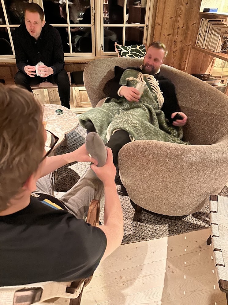 Foot massage in the lounge