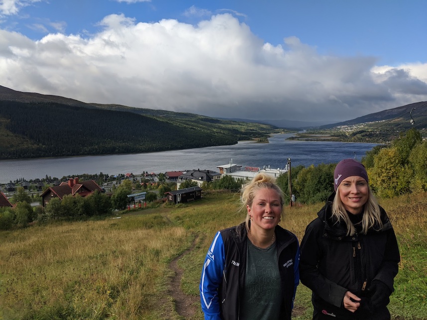 Elin and Lovisa in Åre